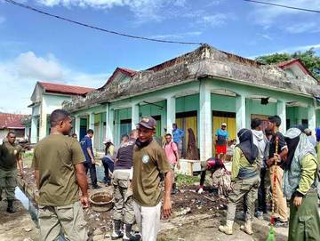 Tertibkan Pedagang di Bahu Jalan, Satpol SBT Diapresiasi