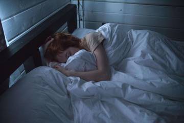 Sebaiknya Lampu Menyala atau Mati Saat Tidur?