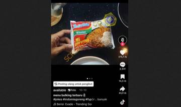 [HOAX] Produk Mie Instan Sepaket dengan Beras