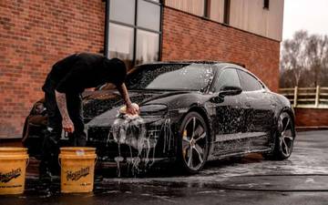 Salon Mobil vs Auto Detailing, Mana Pilihan Anda?