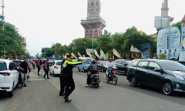AKBP Eko Patroli Ngabuburit, Pastikan Kota Cirebon Aman 