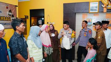 Polres Cirebon Kota Bagikan Sembako dan Takjil saat Ramadhan
