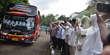 Bupati Kuningan Lepas Jamaah Calon Haji Koter 9