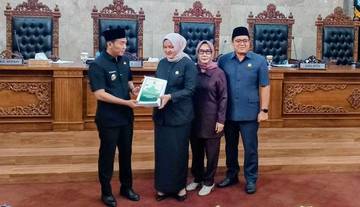 DPRD Gelar Paripurna Pemandangan Umum Terhadap Hantaran Bupati 