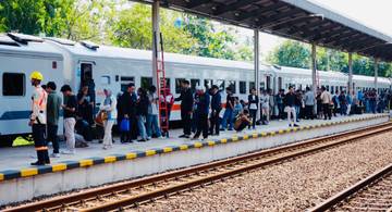 Daop Tiga Cirebon Berikan Diskon Tiket Kereta Api