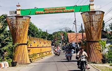 Desa Cipeujeh Kulon Cirebon Ciptakan Kampung Bambu