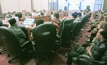 DPRD Kabupaten Cirebon Berkomitmen Perjuangkan Nasib Warga Ambulu