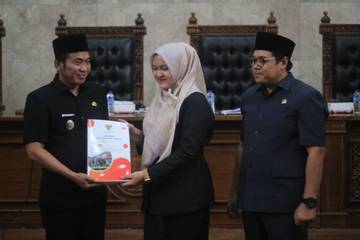 DPRD Gelar Paripurna Hantaran Bupati Terhadap Raperda APBD