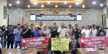 PKL Ngadu ke DPRD Soal Penertiban Jalan Kesambi