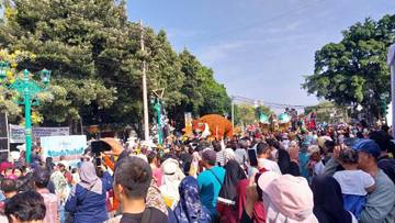 Festival Pesisiran Cirebon Meriahkan Akhir Pekan Warga
