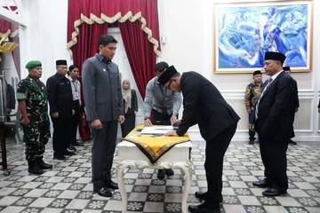 Bupati Indramayu Tandatangani Kontrak Kerja Direksi Perumdam TDA