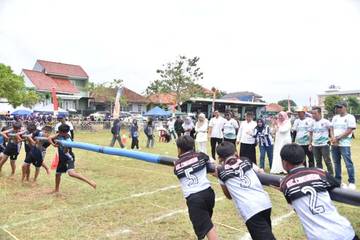 Siswa SD Se-Kabupaten Kuningan Meriahkan Invitasi Olahraga Tradisional