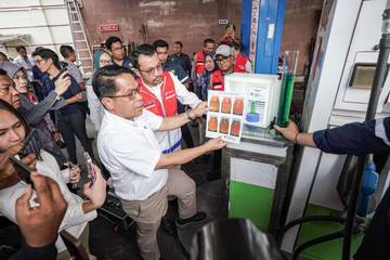 Dirut Pertamina Tinjau SPBU, Tegaskan Komitmen Layanan Konsumen
