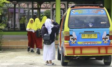 Pelajar Banjarmasin Ceria dengan Program Angkutan Sekolah Gratis