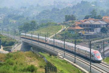 Kereta Cepat Jakarta-Surabaya: Keinginan atau Solusi Mendesak?