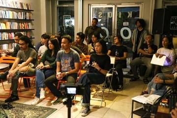Band Indie Efek Rumah Kaca Punya Toko Buku