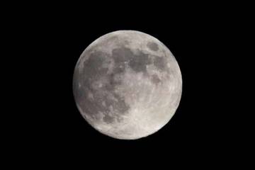 Cold Moon Terangi Langit Indonesia 4 Desember 2025
