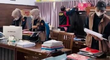 Diduga Korupsi, Kejari Geledah Kantor Disdikbud Indramayu