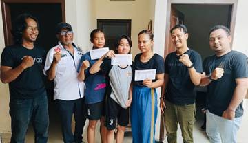 Ketum KBI Kota Cirebon Beri Bonus Kepada Atlet 