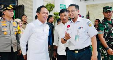 Menteri Lingkungan Hidup Apresiasi Kebersihan Stasiun Cirebon