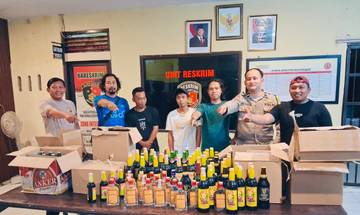 Operasi Pekat Polsek Kapetakan Sita Puluhan Botol Miras