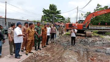 Dandim 0614 Tinjau Pengerukan Sungai Sukalila