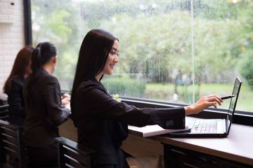 Menjaga Work-Life Balance di Musim Hujan