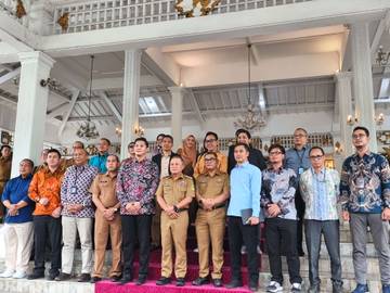 OJK Perluas Akses KUR dan Lawan Bank Emok