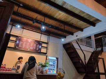 Warkop Madam Kuningan Rasa Resto, Harga Kaki Lima