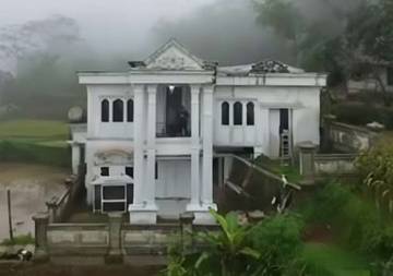 Kemewahan Rumah "Palsu" Bermodal Rp50 Juta di Majalengka