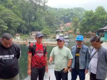 Ratusan Ikan Kramat Mati, Bupati Kuningan Turun Langsung