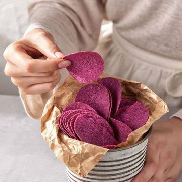 Pesona Ungu Menawan dalam Gurihnya Keripik Ubi Lokal