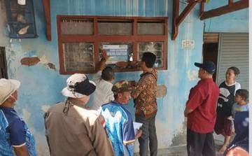 Leuwimunding Majalengka Pelopori Stiker Bansos di Rumah Warga
