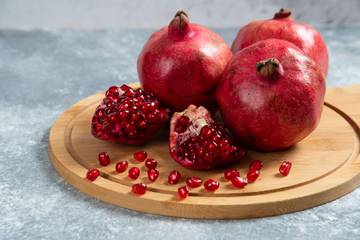 Khasiat Hebat Buah Delima Merah