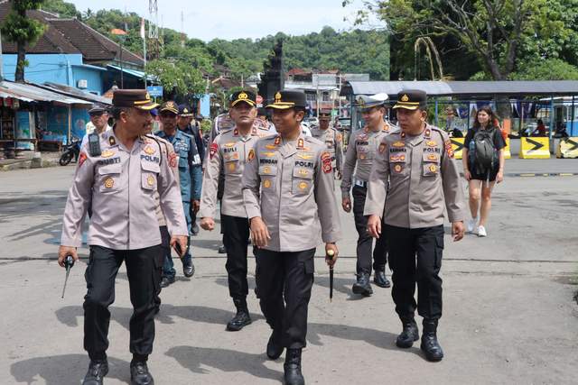 Kapolres Karangasem Cek Pos Terpadu dan Pantau Arus Mudik di Pelabuhan Padangbai