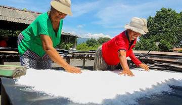  Cuaca Buruk, Produksi Garam di Kusamba Terhambat