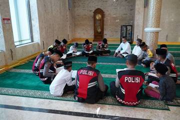 Polres Jembrana Isi Ramadhan dengan Pengajian dan Buka Puasa Bersama di Masjid Baitul Qodim