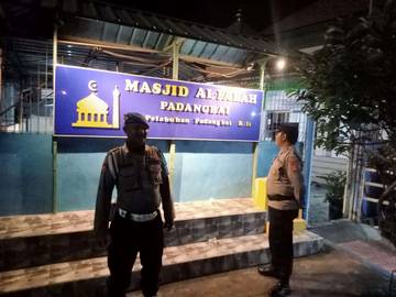 Polsek Padangbai Kawal Sholat Tarawih di Masjid Al Falah 
