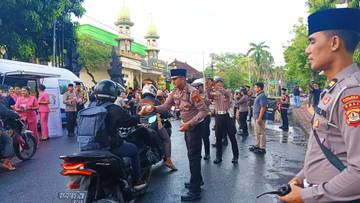 Rajut Kebersamaan, Polres Jembrana Bagi Takjil Bersama Awak Media 