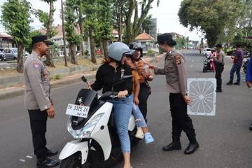 Polres Jembrana Tebar Kebaikan Ramadhan, Ratusan Takjil Dibagikan untuk Masyarakat