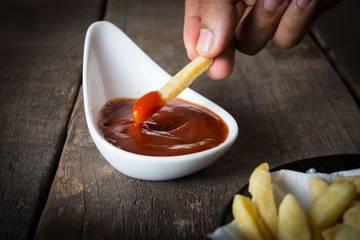 Saus Tomat: Si Merah Pelengkap Diet Sehatmu