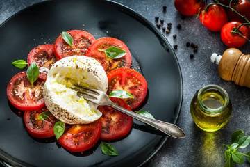 Apa Itu Burrata? Keju Lumer yang Lagi Viral