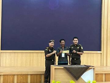 Kejari Badung Serahkan Uang Lelang Kasus LPD Sangeh   