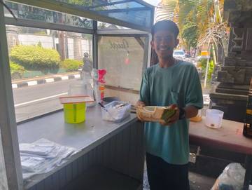 Dibanjiri Pembeli Saat Musim Panas