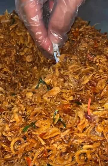 Sambal Iris Viral, Turis Rela Ngantre Tengah Malam