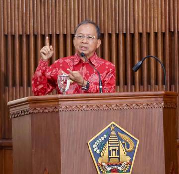 Gubernur Sampaikan Raperda Penambahan Penyertaan Modal Daerah BPD