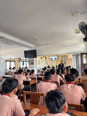 Dosen Primakara University Edukasi Literasi Keuangan kepada Siswa