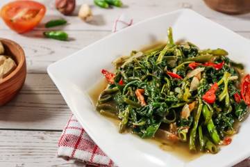 Perbedaan Cah Kangkung dan Tumis Kangkung