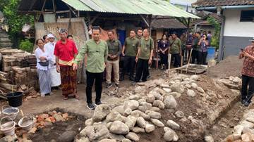 Dua Bedah Rumah dan Warung Disalurkan, Bupati Groundbreaking 