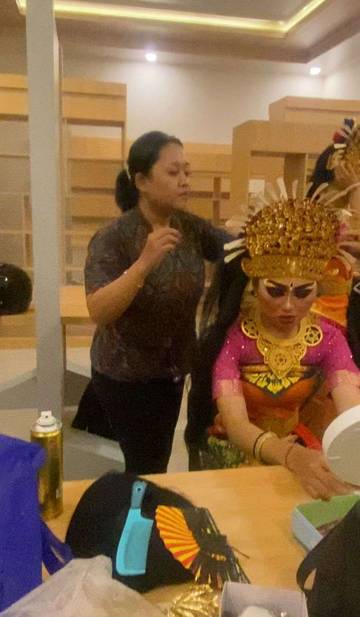 Ini Tantangan Perias Penari Bali